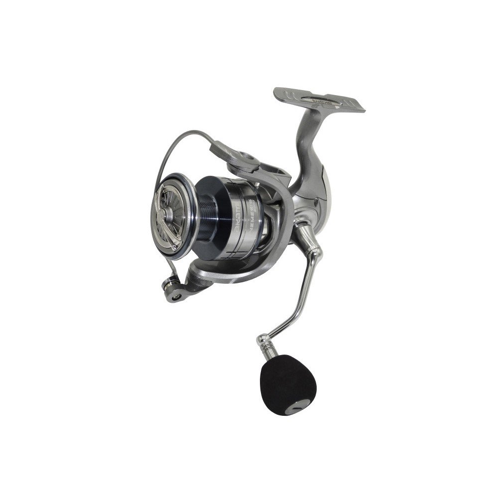 Akami NEMESIS je visokoučinkovita ribolovna rola dizajnirana za kontrolu