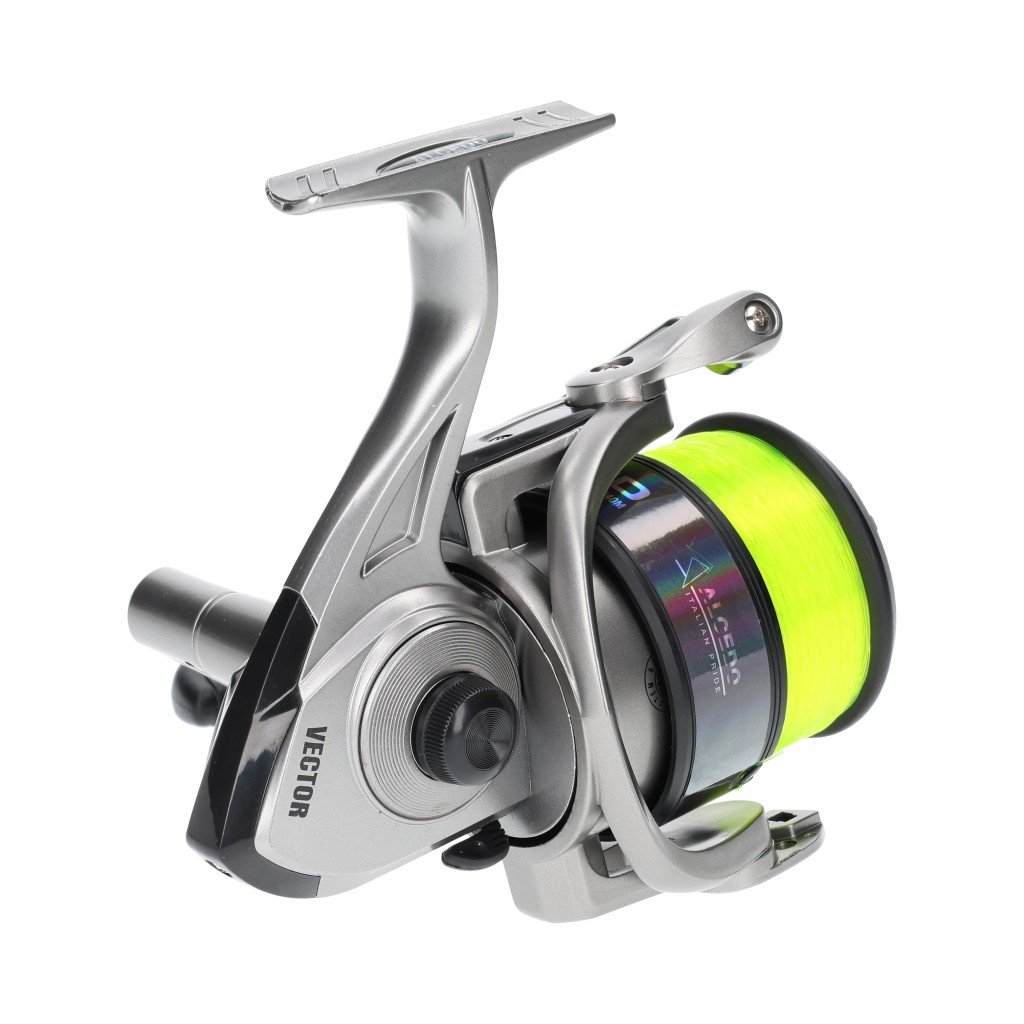 ojačanom ručkom za prevlačenje i glatkim namotavanjem. Idealna za surfcasting.